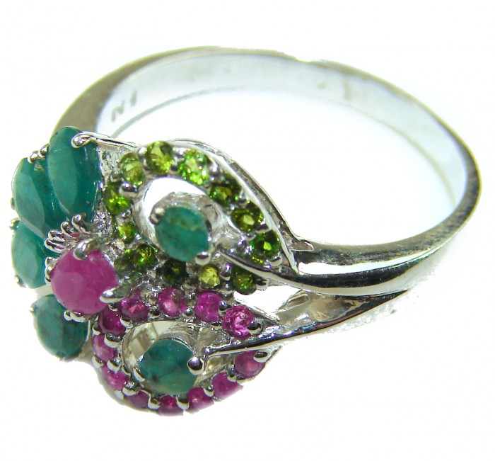 Luxurious 10.5 carat Emerald Ruby .925 Sterling Silver handcrafted Cocktail Ring s. 9 - Side view of luxurious emerald and ruby sterling silver ring