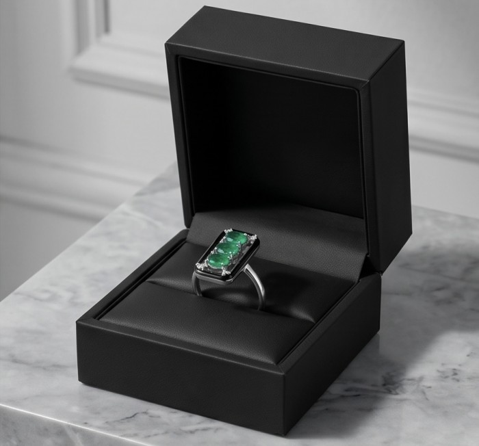 Art Deco 8.2 carat Colombian Emerald black enamel .925 Sterling Silver handcrafted Ring size 8 - Art Deco emerald ring in box, angled top view