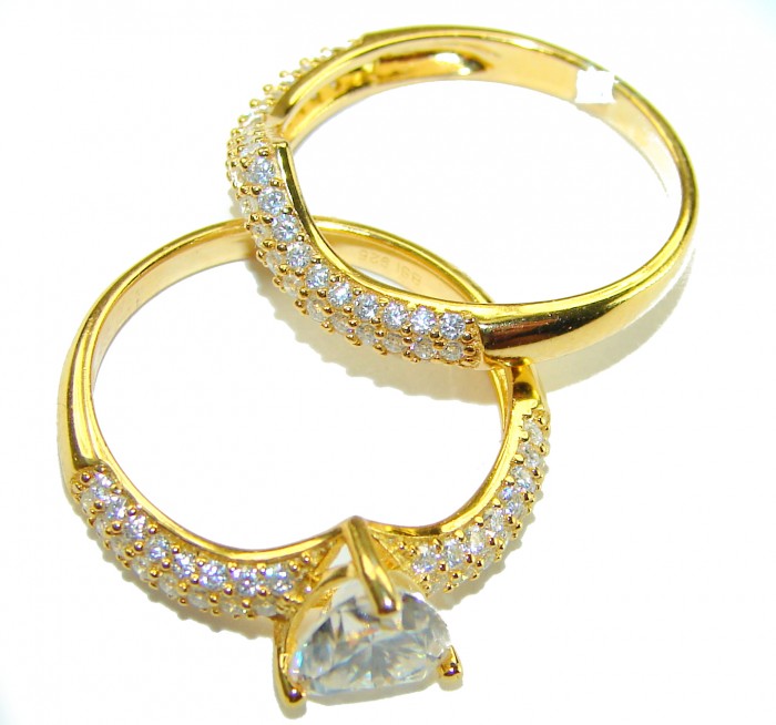 Sparkling pavé 4.5 carat Moissanite curve in a chic chevron shape Luxurios .925 Sterling silver Stackable Heart Ring size 7 - Gold rings with pavé stones and a moissanite, top view.