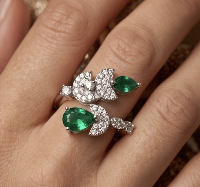 Giovanna 3.9 carat authentic Tsavorite Garnet .925 Sterling Silver handcrafted Statement Ring s. 8 - Close-up of Tsavorite Garnet ring worn on hand.