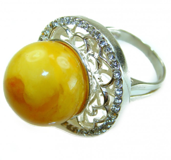 LARGE Authentic Golden Butterscotch Baltic Amber .925 Sterling Silver entirely handcrafted ring; s. 7 1/4 - Close-up of large golden butterscotch Baltic amber ring with silver setting.