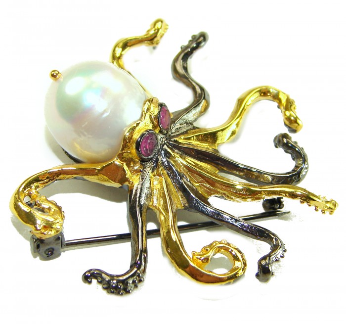 Octopus real Pearl 18K Gold over .925 Sterling Silver handmade Pendant - Octopus brooch with pearl, gold and silver, side view.