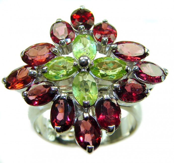 Royalty 15.8 carat authentic Himalayan Peridot Garnet .925 Sterling Silver Handcrafted Statement Ring size 8 - Top view of Royalty 15.8 carat Himalayan Peridot Garnet ring.