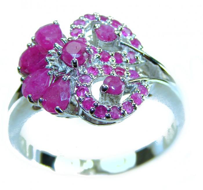Vintage style - Timless Beauty 8.5 carat Ruby .925 Sterling Silver handcrafted Statement Ring size 10 - Close-up of vintage-style 8.5 carat ruby ring in sterling silver.