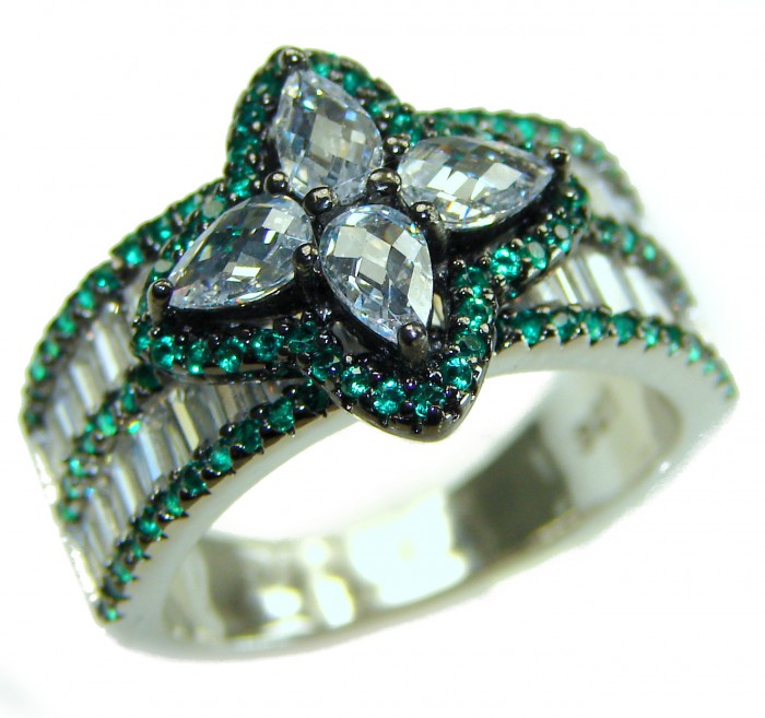 Art Deco - 12.8 carat Authentic Emerald .925 Sterling Silver Handcrafted Ring size 7 - Emerald and silver ring close-up, featuring a detailed floral design