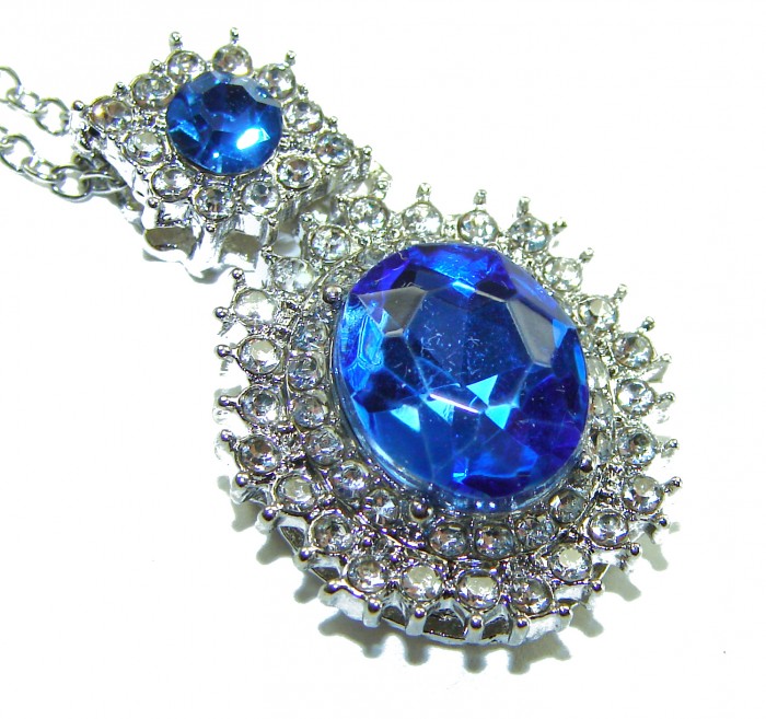 Blue Drop - Vintage style - 8.5 carat authentic Swiss Blue Topaz .925 Sterling Silver handcrafted necklace - Close-up of vintage-style pendant with blue stones and silver setting.