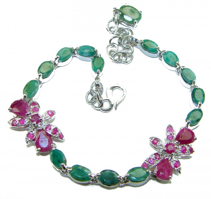 Tiffany 40.8 caratVCOLOMBIAN EMERALD Ruby .925 Sterling Silver handcrafted Bracelet - Emerald and ruby bracelet, clasp detail, on white background.