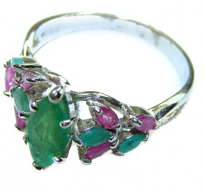 Timless Beauty 18.5 carat Helenite .925 Sterling Silver handmade Ring s. 7 - Side view of Timeless Beauty Helenite ring in .925 Sterling Silver.
