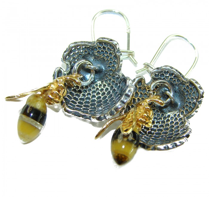 Very Special product - Wonderful Bees Baltic Amber .925 Sterling Silver entirely handcrafted earrings - Close-up of honeycomb earrings with bee and amber details