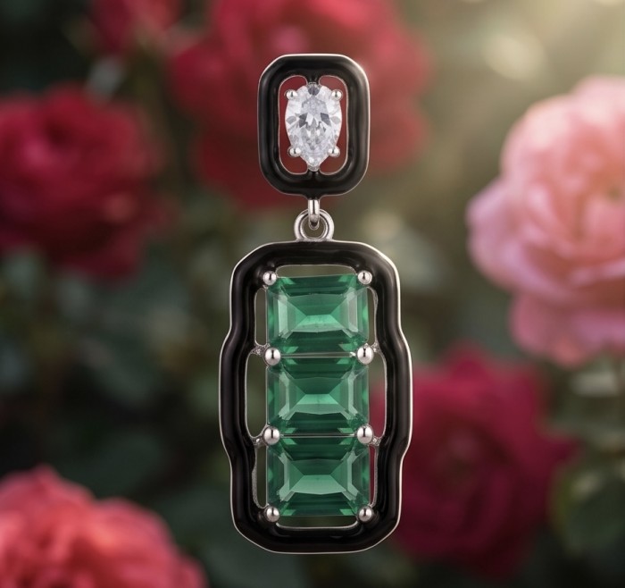 Art Deco 9.5 carat Emerald black enamel .925 Sterling Silver handmade Pendant - Close-up of Art Deco emerald and enamel sterling silver earring
