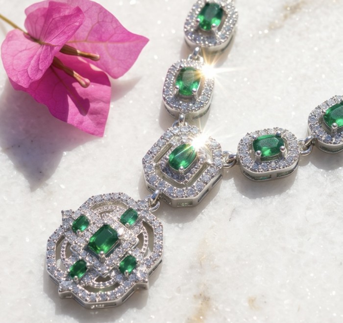 Art Deco - Pacifica - 11.4 carat Colombian Emerald .925 Sterling Silver handmade Statement necklace - Close-up of Art Deco Pacifica emerald necklace with flower.