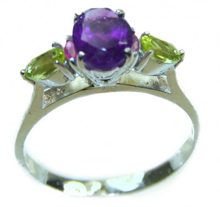 3.8 carat Purple Amethyst .925 Sterling Silver Handcrafted Ring size 9 - Side view of 3.8 carat purple amethyst ring with peridot accents.