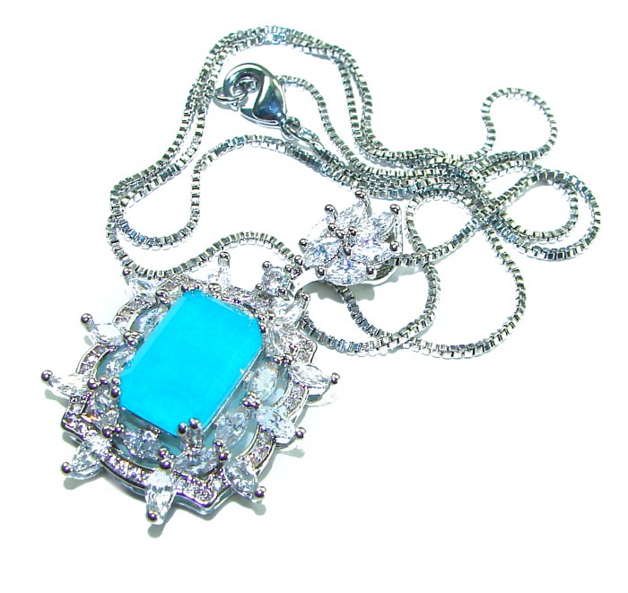 Vintage style - Timless Beauty 15.5 carat Emerald .925 Sterling Silver handcrafted Statement necklace - Vintage style emerald pendant necklace close-up with sparkling details