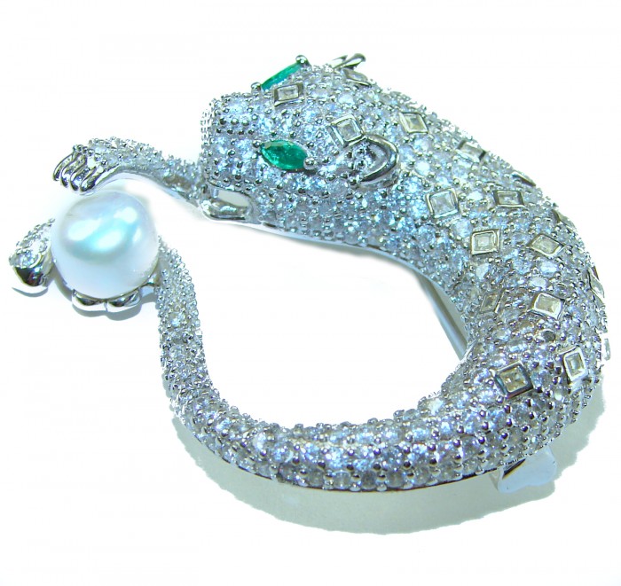 Gephard Natural 7.8 carat Ruby Colombian Emerald .925 Sterling Silver handmade pendant - Leopard-shaped brooch with emerald eyes and pearl, top view.