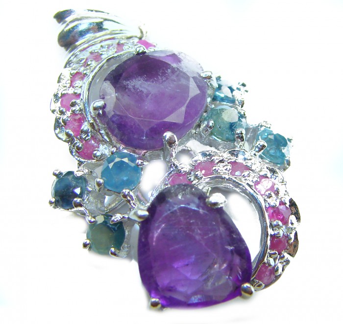 24.5 carat - Amethyst .925 Sterling Silver handcrafted Pendant - Close-up of amethyst and gemstone pen in .925 sterling silver.