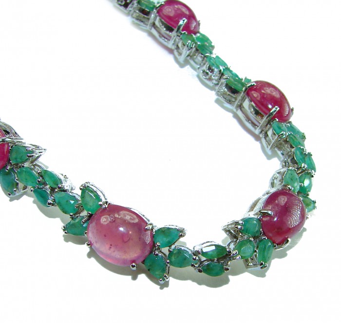 Luxurious natural 202.5 carat Ruby Emerald .925 Sterling Silver handmade Statement necklace - Ruby and emerald necklace, close-up of stones and setting.