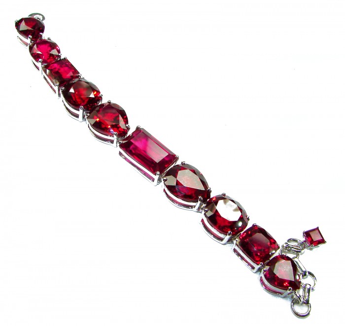 Tiffany - Magnificent 125.5 carat Red Garnet .925 Sterling Silver handcrafted Heavy Bracelet - Red garnet bracelet side view, sterling silver setting.