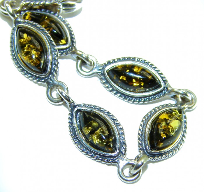 Excellent Baltic Amber .925 Sterling Silver entirely handcrafted Bracelet - Close-up of Baltic amber bracelet with intricate silver setting