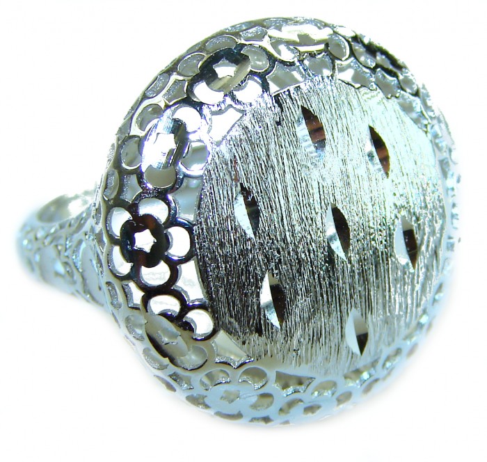 Casablanca Italy made .925 Sterling Silver brilliantly handcrafted ring s. 7 1/4 - Side view of Casablanca Italy .925 Sterling Silver ring with floral design.