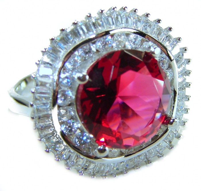 Passion 15.5 carat round cut Red Garnet .925 Sterling Silver handcrafted ring; s. 7 - Close-up of Passion 15.5 carat red garnet in .925 sterling ring setting.