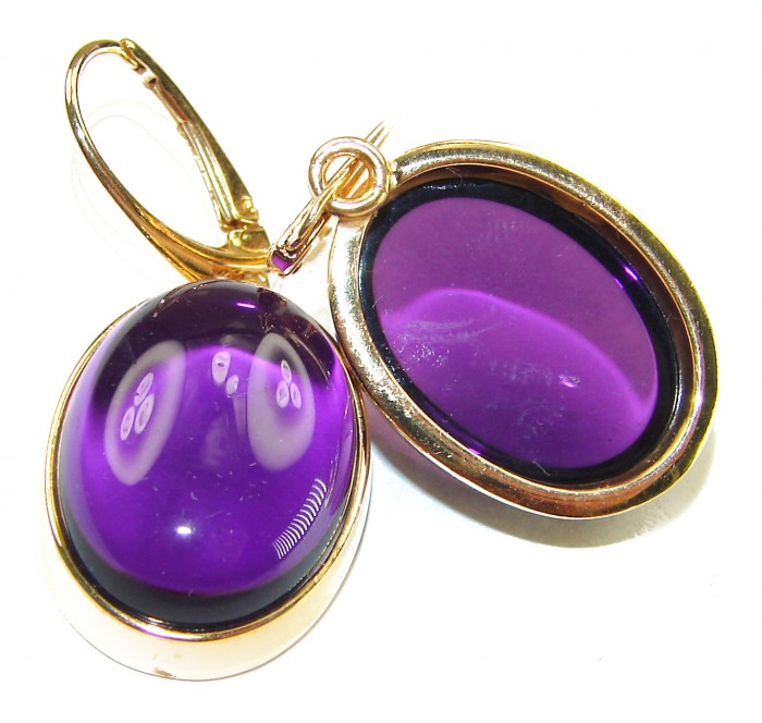 Lavender Beauty authentic 16.2 carat Amethyst 14K Gold over .925 Sterling Silver handcrafted earrings - Amethyst pendant and earrings in 14K gold, close-up view.