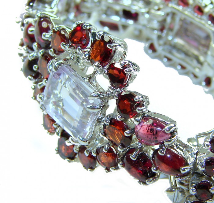 Tiffany - Magnificent 245.5 carat Pink Amethyst Garnet .925 Sterling Silver handcrafted Heavy Bracelet - Close-up of Tiffany pink amethyst and garnet bracelet in silver.