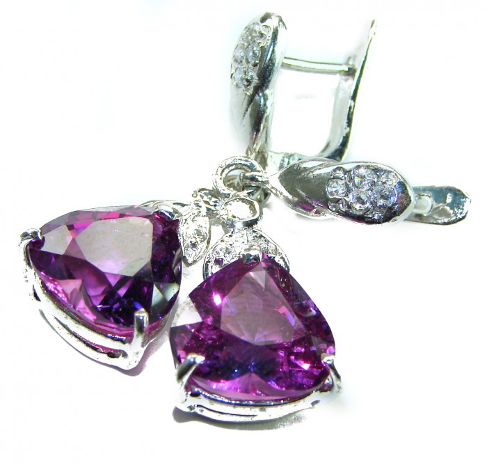 The Spade - Deep Purple Heart 11.8 carat Authentic Topaz .925 Sterling Silver Handcrafted earrings - Silver earrings with deep purple heart-shaped topaz stone close-up