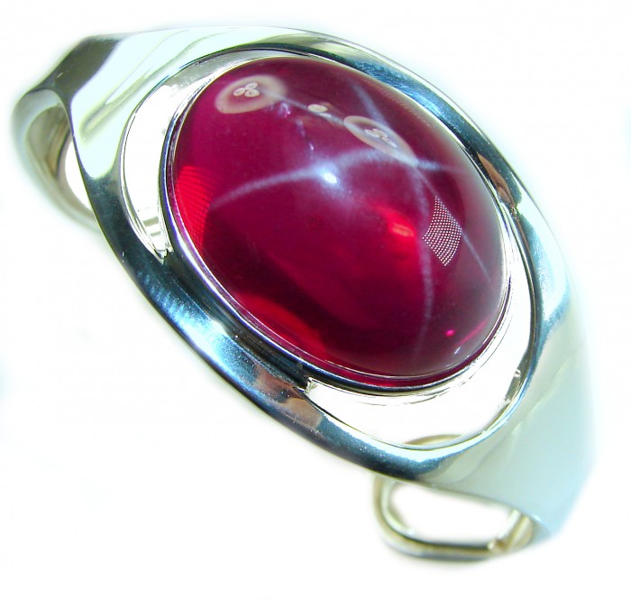 Very Rare - Bellezza Genuine 44.5 CARAT Star Ruby .925 Sterling Silver HUGE Bracelet / Cuff - Close-up of a Bellezza 44.5 carat star ruby in silver setting.