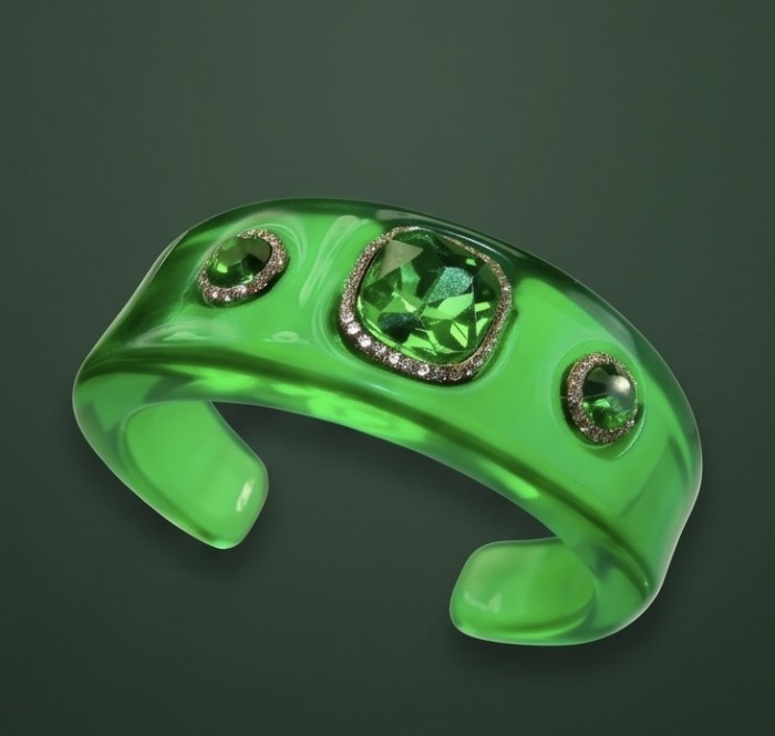 Candy Store - Modern Design Natural Green Raisin Topaz .925 Sterling Silver bracelet - Green resin cuff with topaz stones, top view