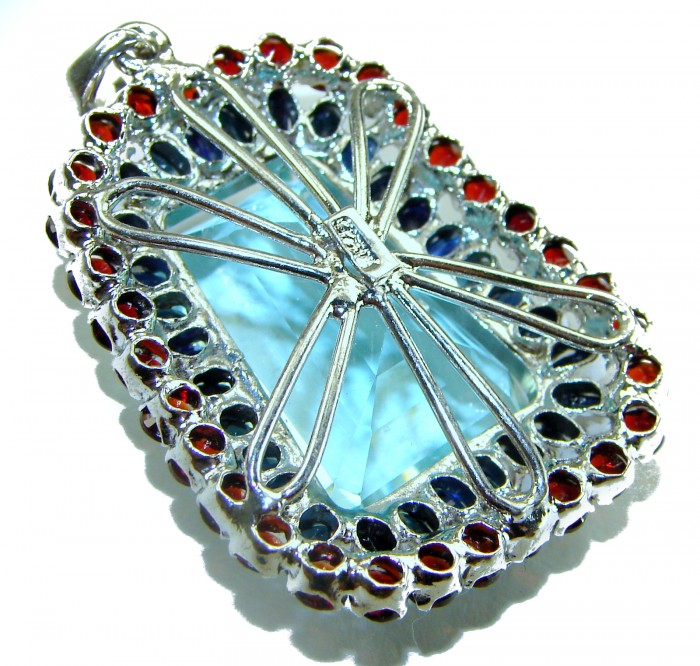 Oceansite authentic 33.5 carat Aquamarine .925 Sterling Silver Handcrafted pendant - Close-up of Oceansite 33.5 carat Aquamarine in .925 Sterling Silver setting