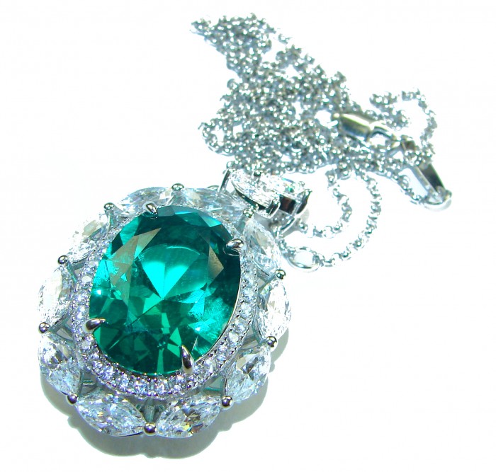 Vintage design - genuine oval cut 22.7 carat Chrome Diopside .925 Sterling Silver handcrafted Necklace - Close-up of vintage necklace with oval Chrome Diopside gemstone.