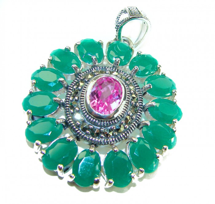 Timeless Beauty - Oval cut 15.4 carat Pink Sapphire Emerald .925 Sterling Silver handcrafted pendant - Close-up of pendant with pink and green stones against a white background