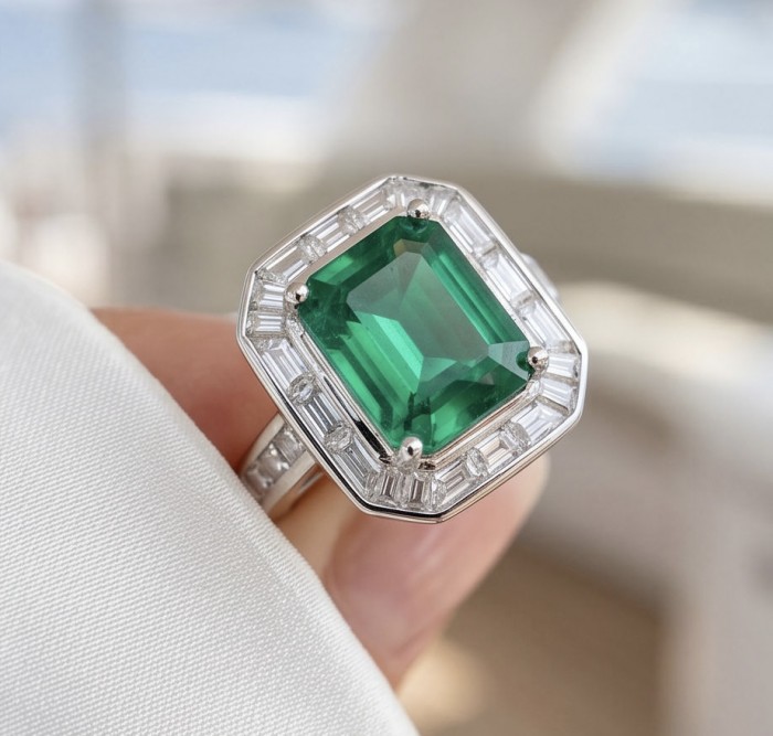 Precious 6.2 CARAT Chrome Diopside .925 Sterling Silver Statement Ring s. 8 - Close-up of 6.2 carat chrome diopside ring on hand in sterling silver.