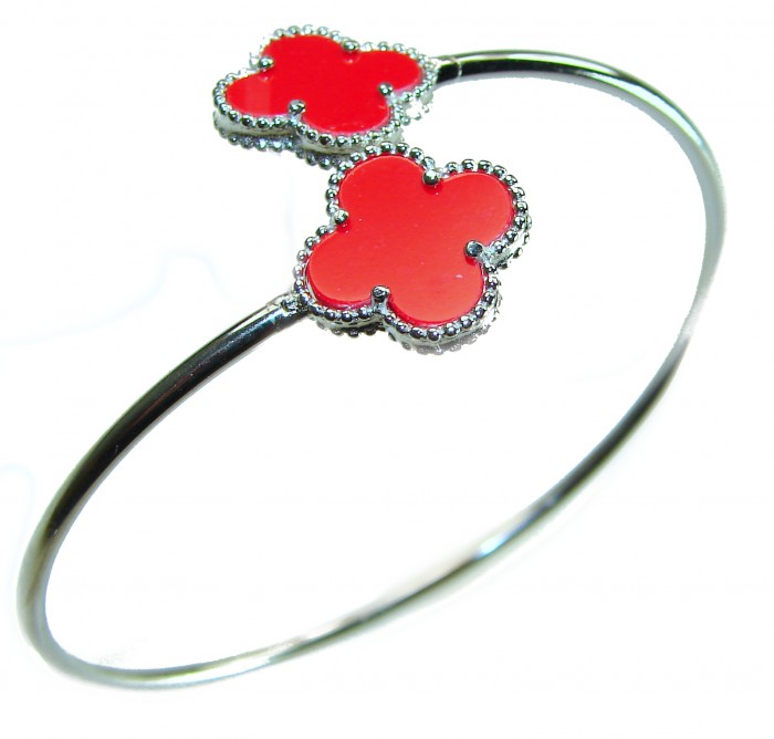 A Red four-leaf clover Coral .925 Sterling Silver handcrafted Bracelet - Red four-leaf clover bracelet, top view, sterling silver detail