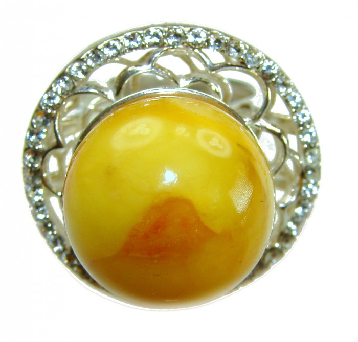LARGE Authentic Golden Butterscotch Baltic Amber .925 Sterling Silver entirely handcrafted ring; s. 7 1/4 - Stone close-up of large golden butterscotch Baltic amber ring