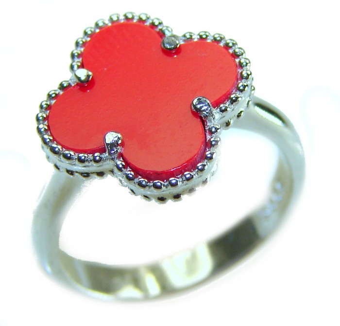 A four-leaf clover Coral .925 Sterling Silver handcrafted ring s. 7 - Red clover ring, sterling silver, top view close-up.