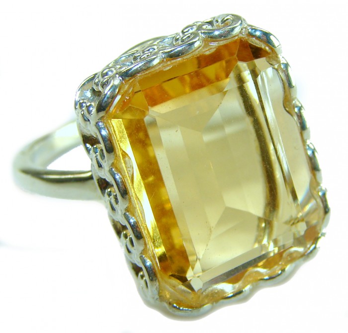 Solid 22.8 carat Genuine Lemon Quartz .925 Sterling Silver handcrafted ring size 10 1/4 - Close-up of 22.8 carat lemon quartz in ornate .925 sterling silver setting.