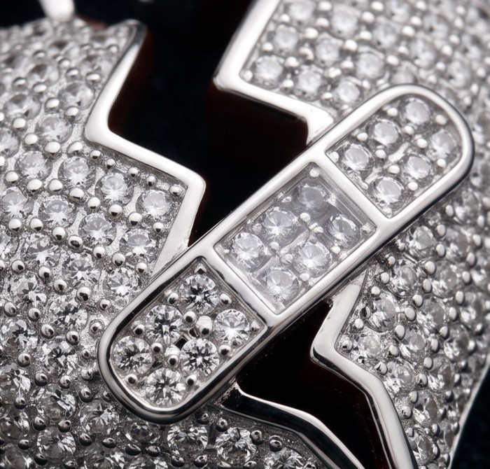 Healing Heart Luxurious 8.4 carat White Topaz .925 Sterling Silver handcrafted pendant - Close-up of Healing Heart white topaz and sterling silver detail