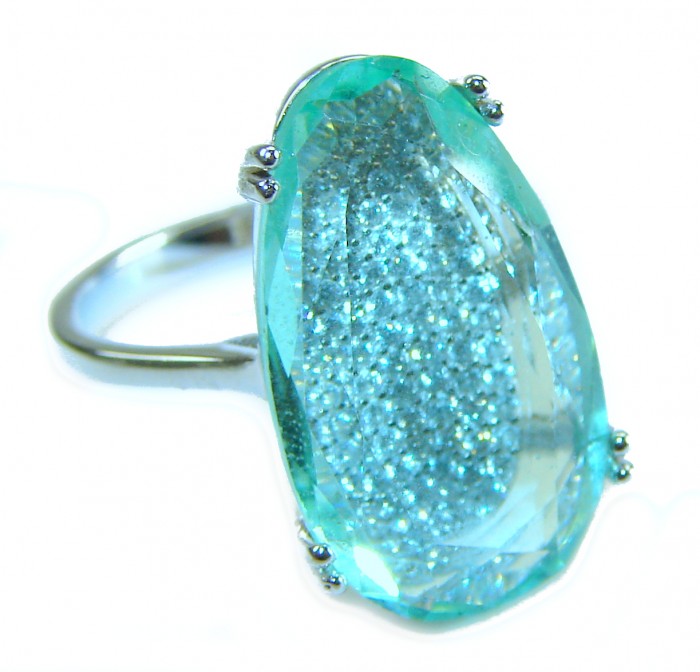 Eau Pure 19.5 carat Green Amethyst .925 Sterling Silver Handcrafted .925 Sterling Silver Handcrafted Ring size 7 - Close-up of Eau Pure 19.5ct Green Amethyst on Sterling Silver Ring