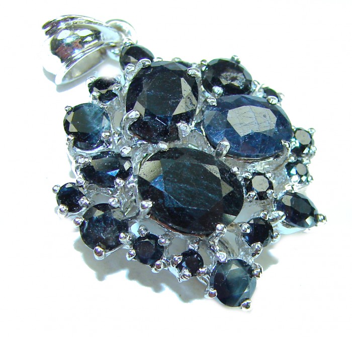Incredible pear cut 22.4 carat Sapphire .925 Sterling Silver handcrafted pendant - Close-up of sapphire pendant in .925 sterling silver, top view.