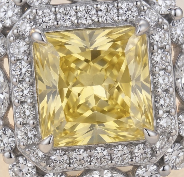 4.5 carat Golden - yellow Montana Sapphire .925 Sterling Silver handcrafted earrings - Close-up of 4.5 carat yellow Montana sapphire set in sterling silver