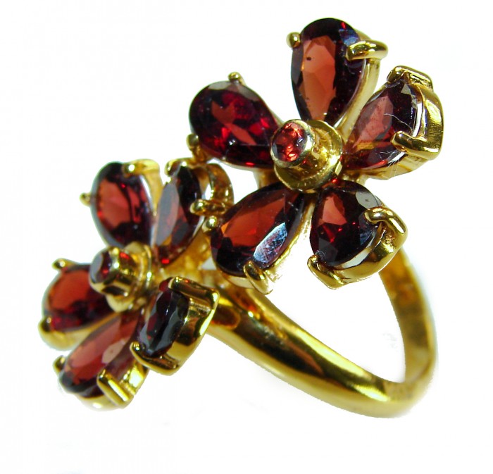 Bella Rossa 15.5 carat Red Garnet 14K Gold .925 Sterling Silver handcrafted ring; s. 8 1/2 - Close-up of Bella Rossa red garnet floral ring in 14K gold.