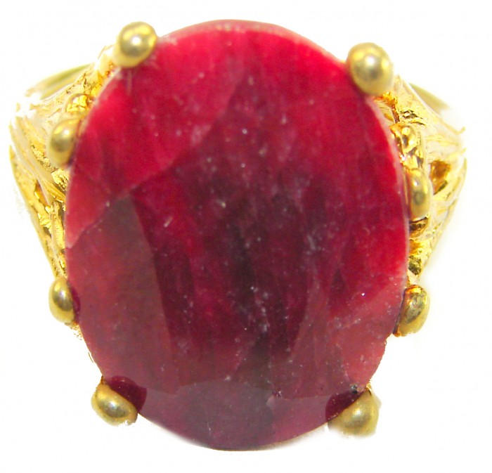 Enchanted Beauty 25.9 carat natural Kashmir Ruby 18K Gold over .925 Sterling Silver Huge handcrafted Ring s. 9 - Close-up of Enchanted Beauty 25.9 carat Kashmir Ruby in 18K Gold Ring