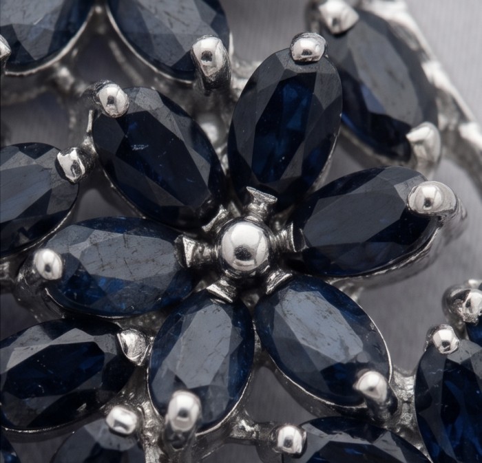 Vintage Beauty 9.7 carat Mozambique Sapphire Black Rhodium over .925 Sterling Silver handcrafted pendant - Close-up of Vintage Beauty 9.7 carat Mozambique Sapphire setting