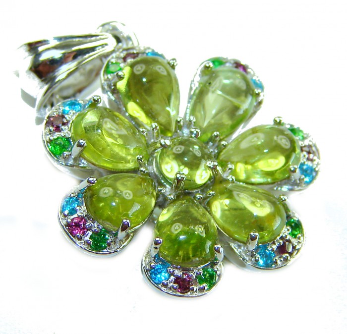 Wise Bliss Authentic 12.6 carat Peridot .925 Sterling Silver handmade Pendant - Flower-shaped peridot pendant close-up on sterling silver.