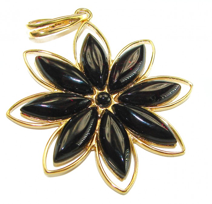 Prehistoric cognac Authentic Baltic Amber 18K Gold over .925 Sterling Silver beautifully handcrafted Pendant - Flower-shaped pendant, black stones set in gold, top view.