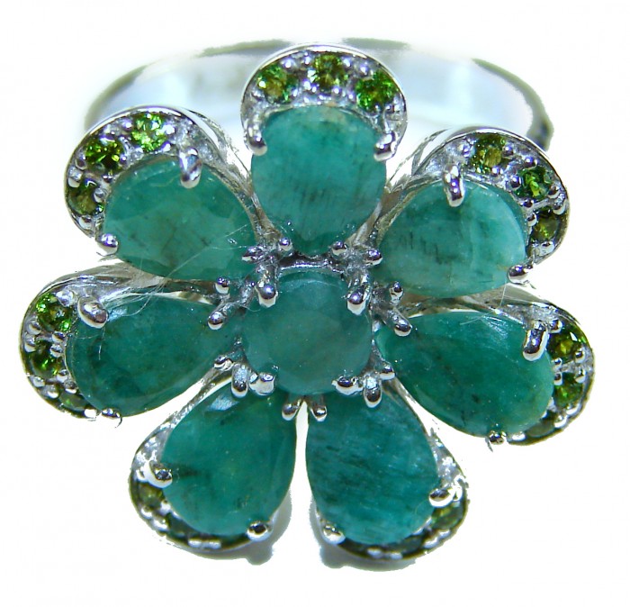 Amazonia - 20.8 carat Colombian Emerald .925 Sterling Silver handmade Statemen .925 Sterling Silver ring size 8 - Emerald flower ring close-up, sterling silver, 20.8 ct Colombian emeralds.