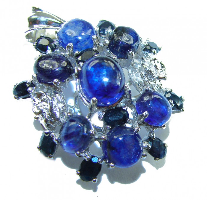 Malibu Authentic 8.5 carat African Kyanite .925 Sterling Silver handmade pendant - Close-up of Malibu 8.5 carat African Kyanite and .925 Sterling jewelry