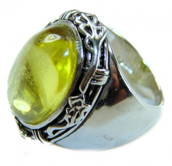Royalty 18.9 carat authentic Himalayan Peridot .925 Sterling Silver Handcrafted Statement Ring size 6 - Close-up of Himalayan Peridot ring in .925 sterling silver setting