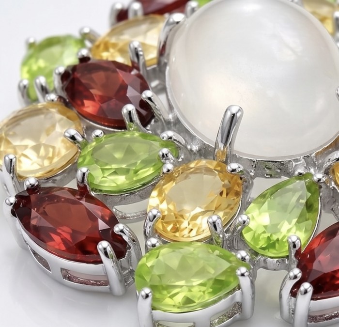 Tuscan Hills 28.7 carat ROSE QUARTZ Rhodium over .925 Sterling Silver handcrafted pendant - Close-up of colorful gemstone cluster in rhodium over sterling silver.